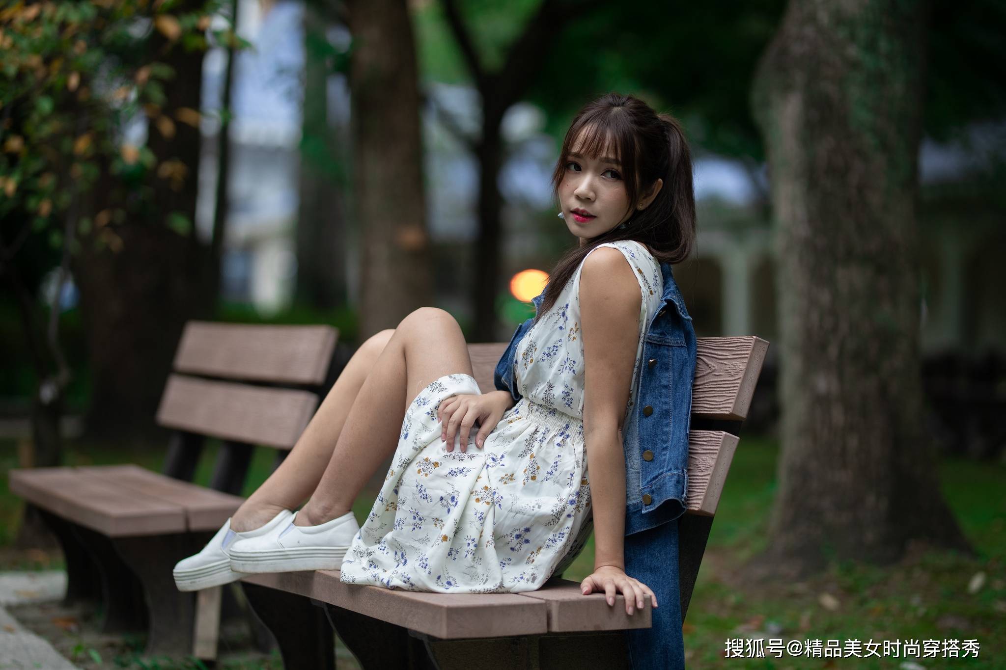 季节|清凉舒适的碎花连衣裙简约时尚，打造出优雅造型，尽显女性魅力