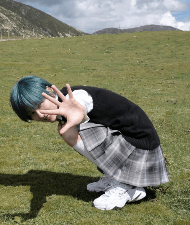 jk|成果身材也太好了吧！穿jk裙就秀出“A字腿”，这才是头号腿精