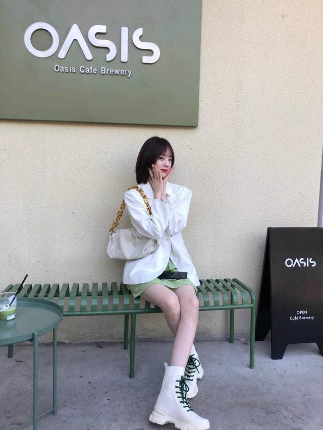 显得|气质女神衣橱里必备的衣服款式，西服和连衣裙，不光百搭还高级