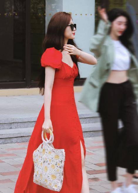鞋子|富婆虞书欣的宝藏衣品，一个造型都是几万起步，我只买得起这红裙