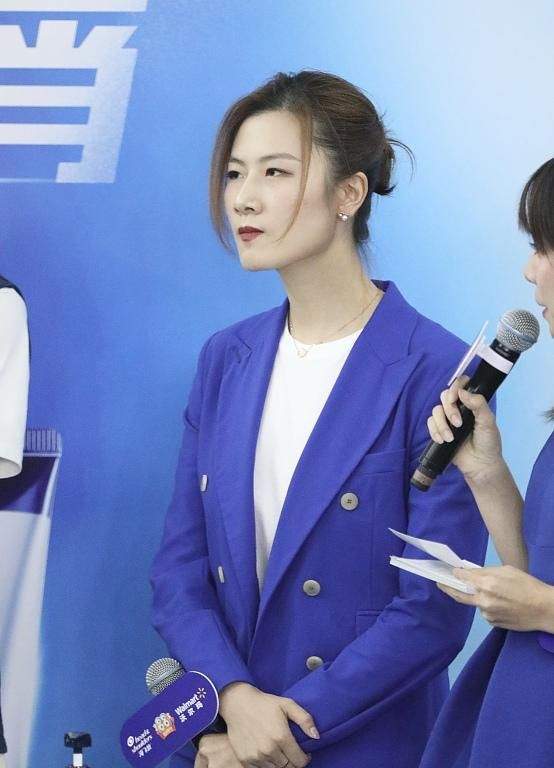 西装|大满贯同框!丁宁变美艳女白领五官好精致,181张继科爱穿内增高