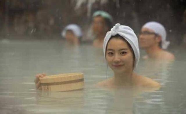 日本最“脏”的习俗，全家人洗同一浴缸水，这谁受得了