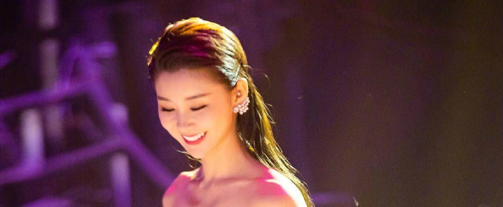 歌王|《跨界歌王》郑恺淘汰李小萌，胜之不武，而且丢掉舞台最好颜值