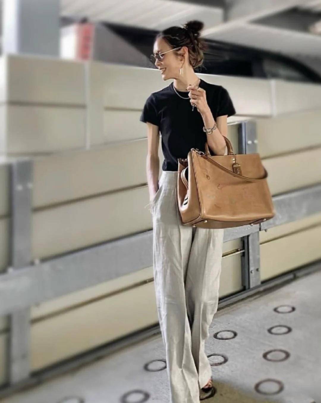 黑色|日本中年主妇的经典“黑白穿搭”,不老气不沉闷,简约大方还高级