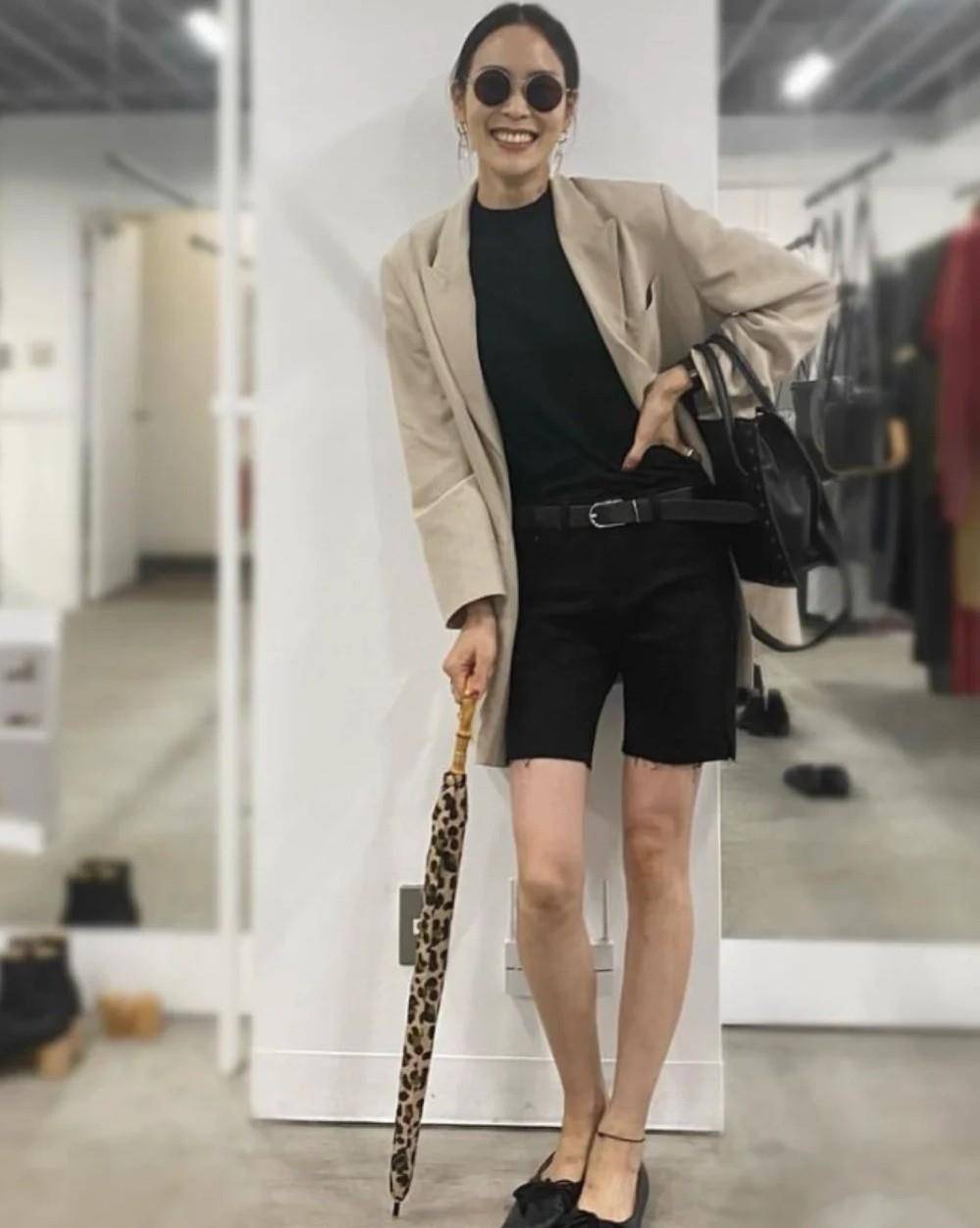 黑色|日本中年主妇的经典“黑白穿搭”，不老气不沉闷，简约大方还高级