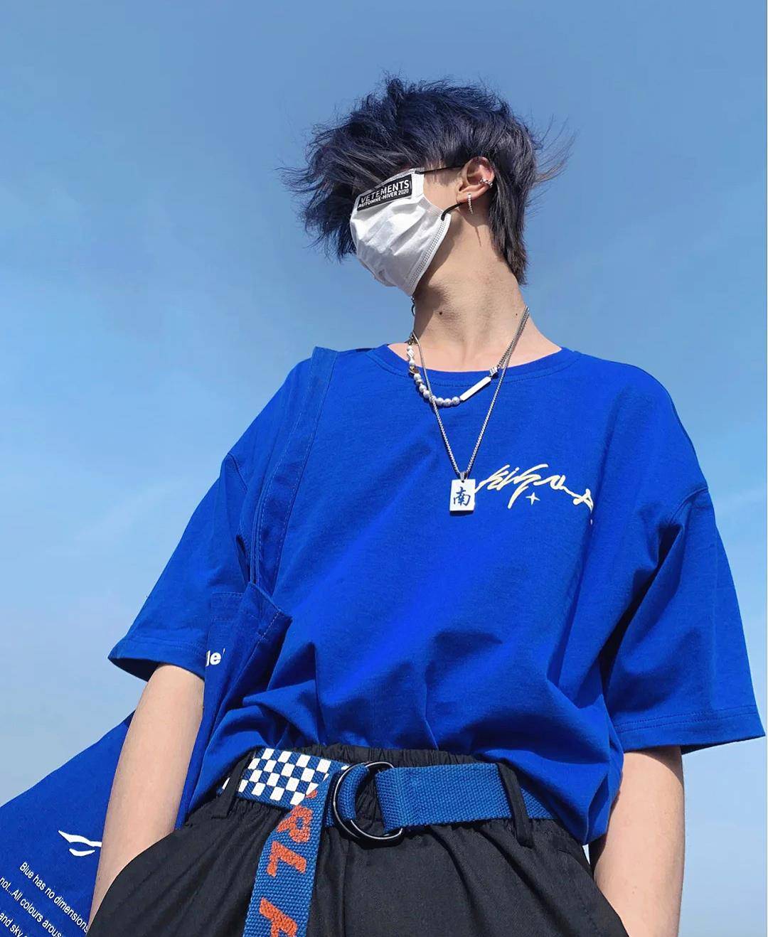 蓝色|2021下半年流行色来啦！黄皮妹子这样穿，特显白！