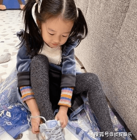 羊角辫|陈赫俩女儿近照曝光，姐姐打扮像小公主，妹妹扎羊角辫暴风长大
