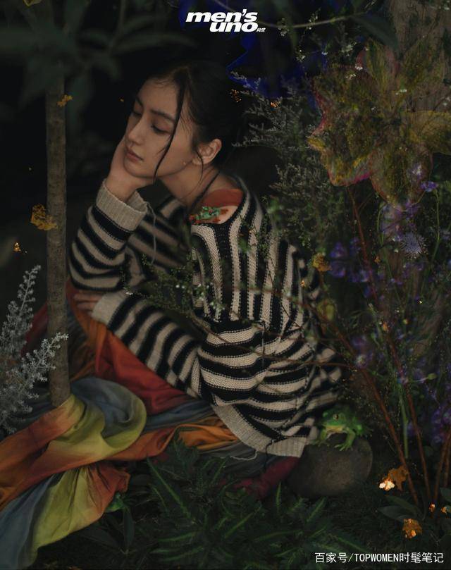 海绵|Anglebaby罕见晒娃，亲子装摘草莓，辣妈身材彰显时尚表现力！