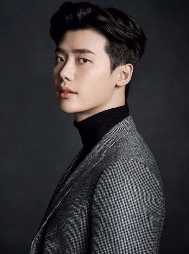 原创亚洲级别的5位帅气男星,李钟硕上榜,中国有两人!