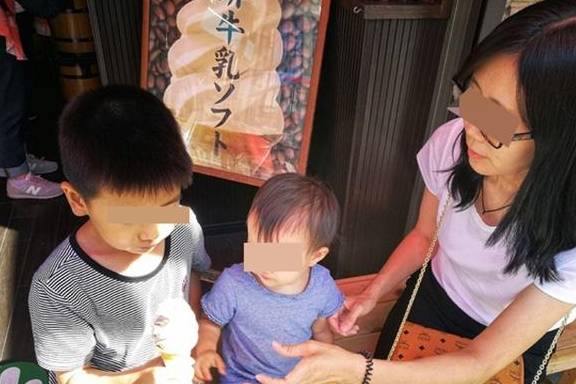 结果|孩子想吃景区的食物，四位妈妈的不同回答，导致四种不同结果