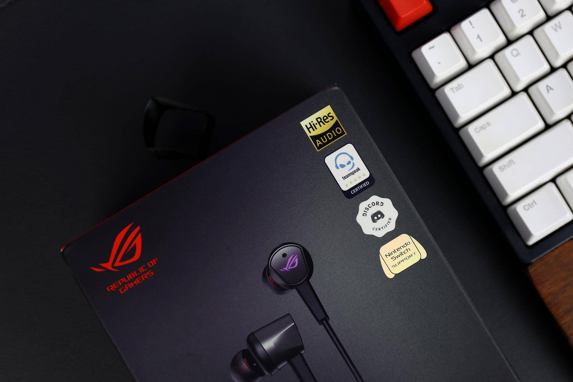 Anc主动降噪技术加持的手游利器 Rog 降临2 Rgb版游戏耳机评测 玩家