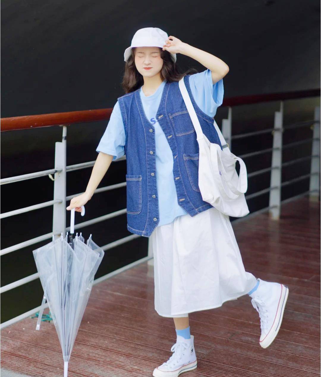 蓝色|2021下半年流行色来啦！黄皮妹子这样穿，特显白！