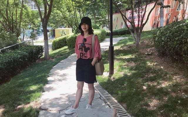 效果|57岁青岛姥姥走红了！时尚带娃两不误，穿衣减龄连自己女儿都羡慕