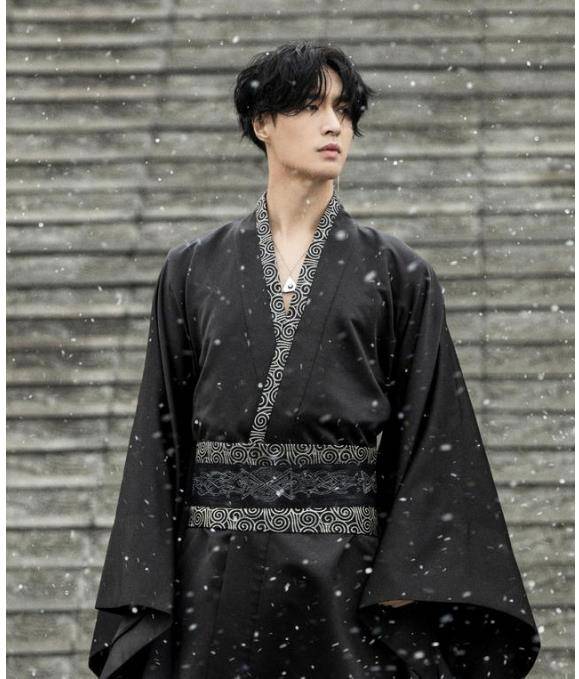 夏天|实力为王,张艺兴Krump出圈,被街舞4外国舞者连连称赞