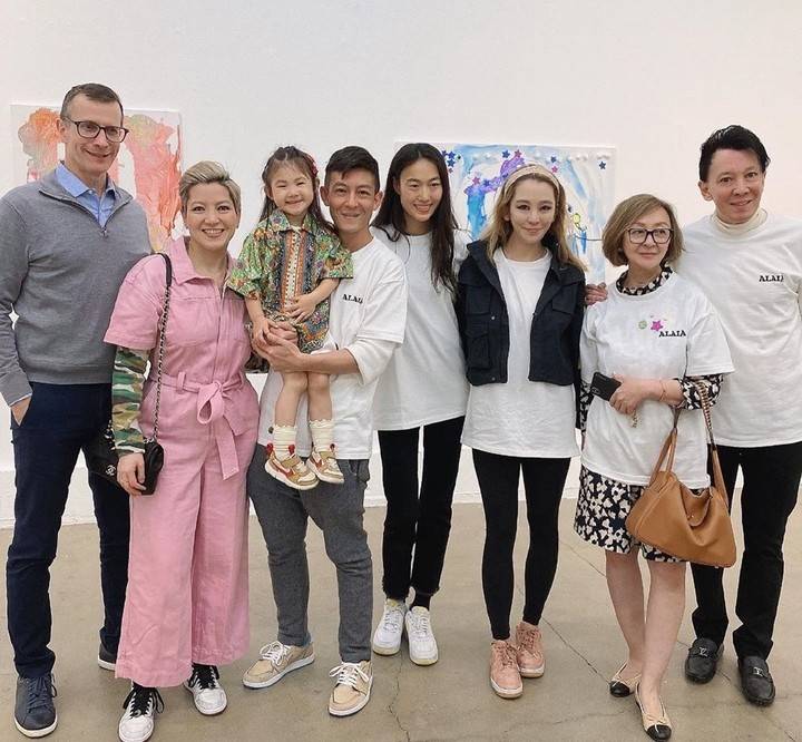 秦舒培|陈冠希女儿绘画作品被融入到服装里,销售所得将捐赠,正能量满满