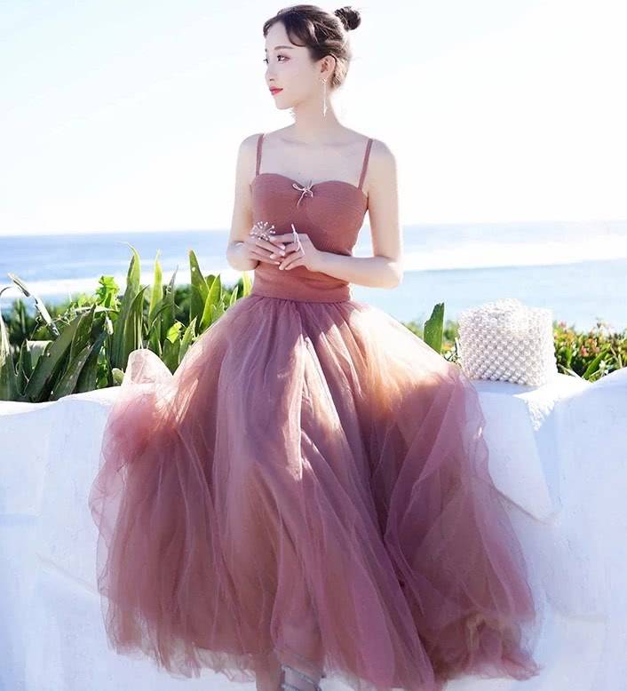 下半身|20岁怎么能少了一件粉色连衣裙？网纱火了这款“玫瑰裙”，超仙