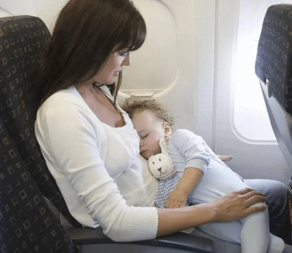 【宝宝坐飞机】婴儿坐飞机怎么坐_儿童坐飞机怎么买票