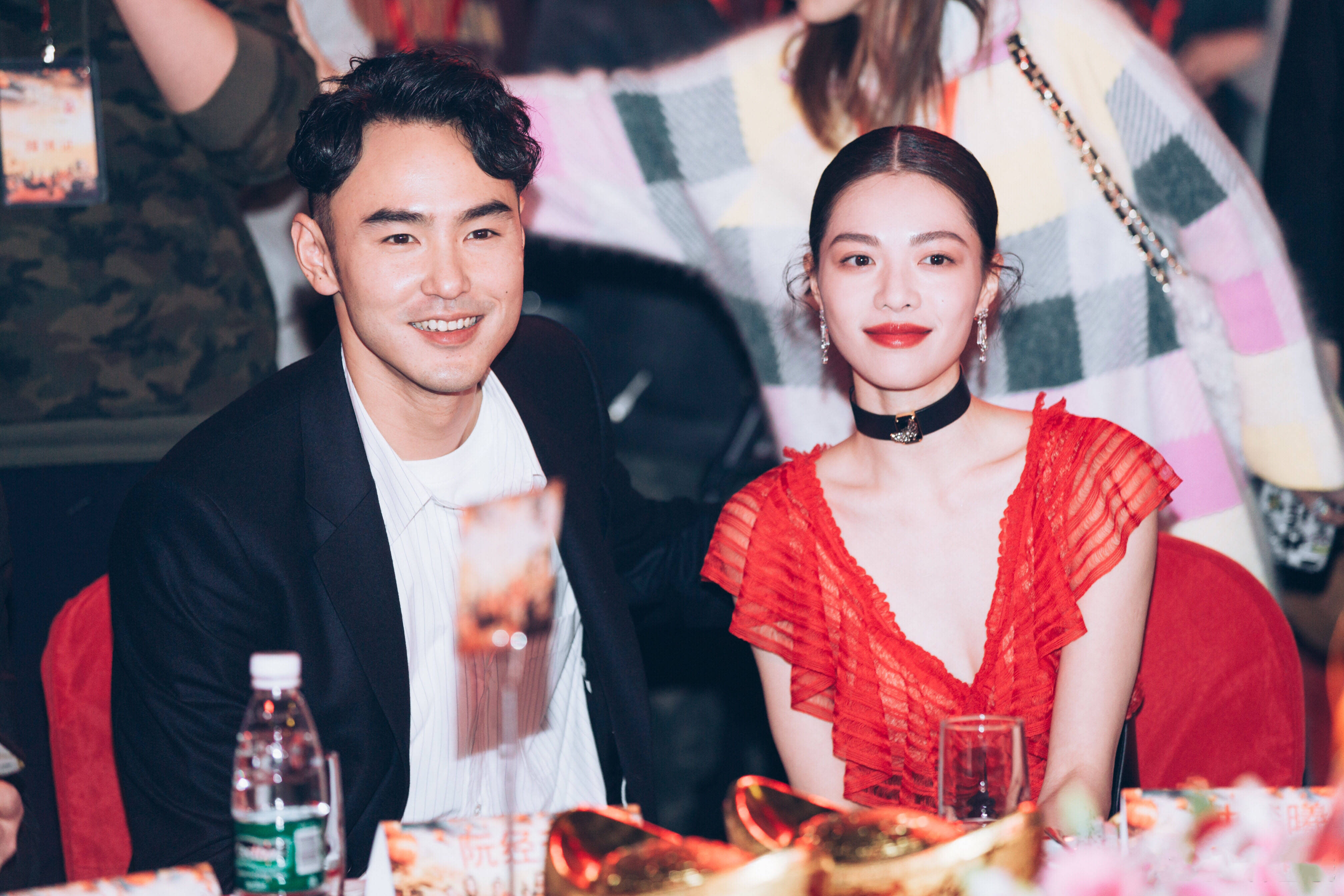 对比|没有对比就没有差距，钟楚曦撞衫古力娜扎，却在发型上分出高低