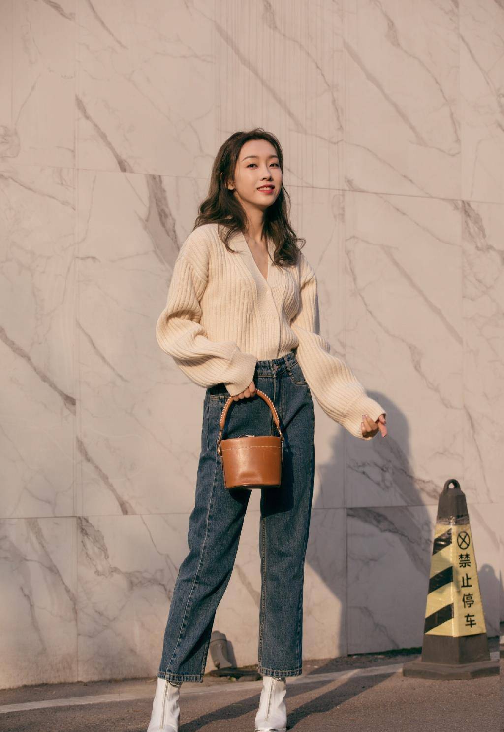 宣璐|28岁宣璐穿小黑裤显腿长！“师姐”不仅模样俊俏，关键太会穿