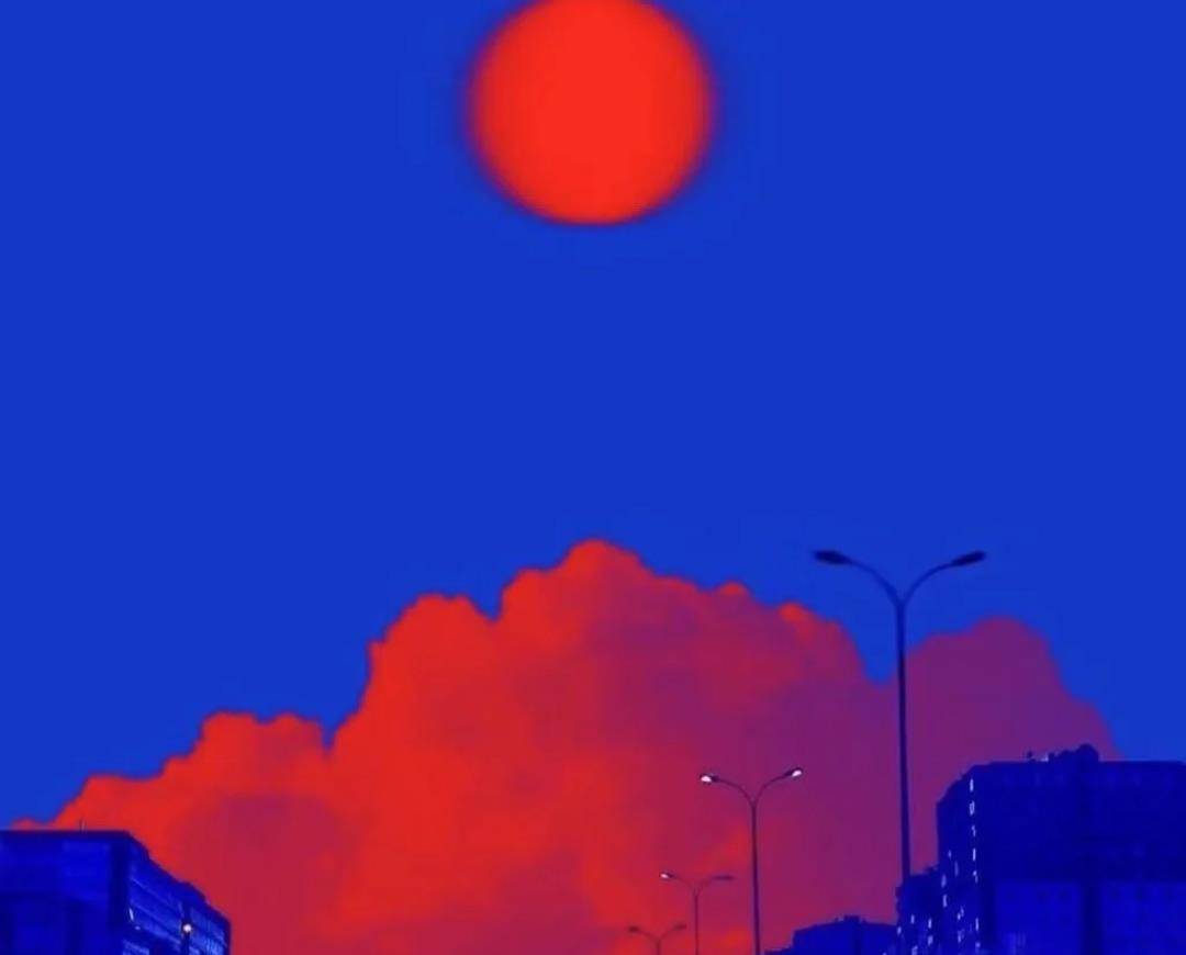 蓝色|2021下半年流行色来啦！黄皮妹子这样穿，特显白！