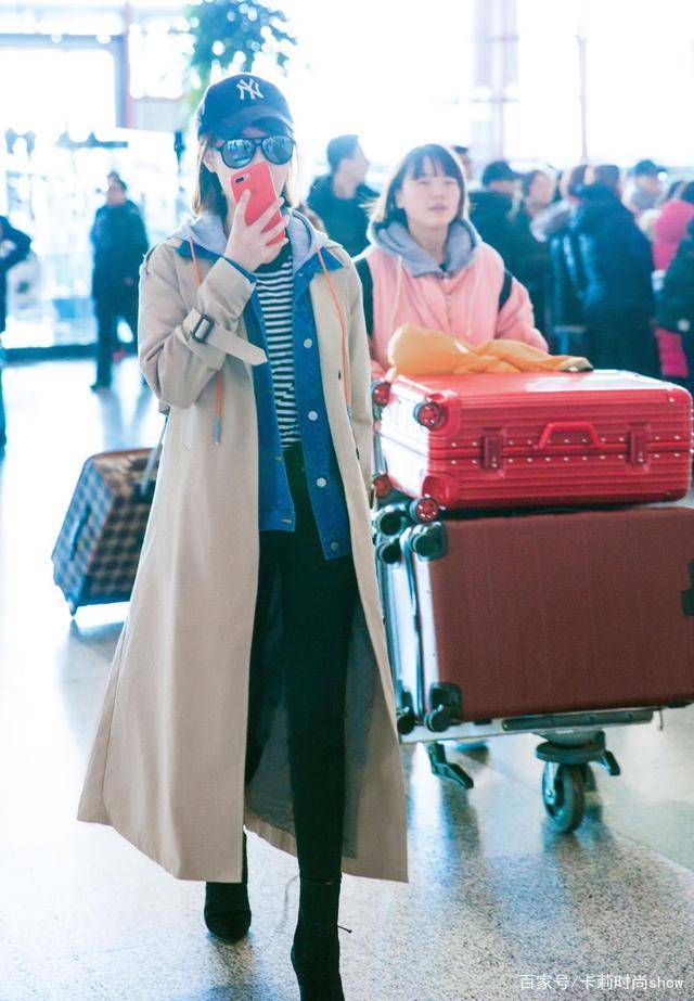 娃娃脸|何泓姗不愧是“小琵琶精”，和赵丽颖神似，31岁娃娃脸仍然好少女