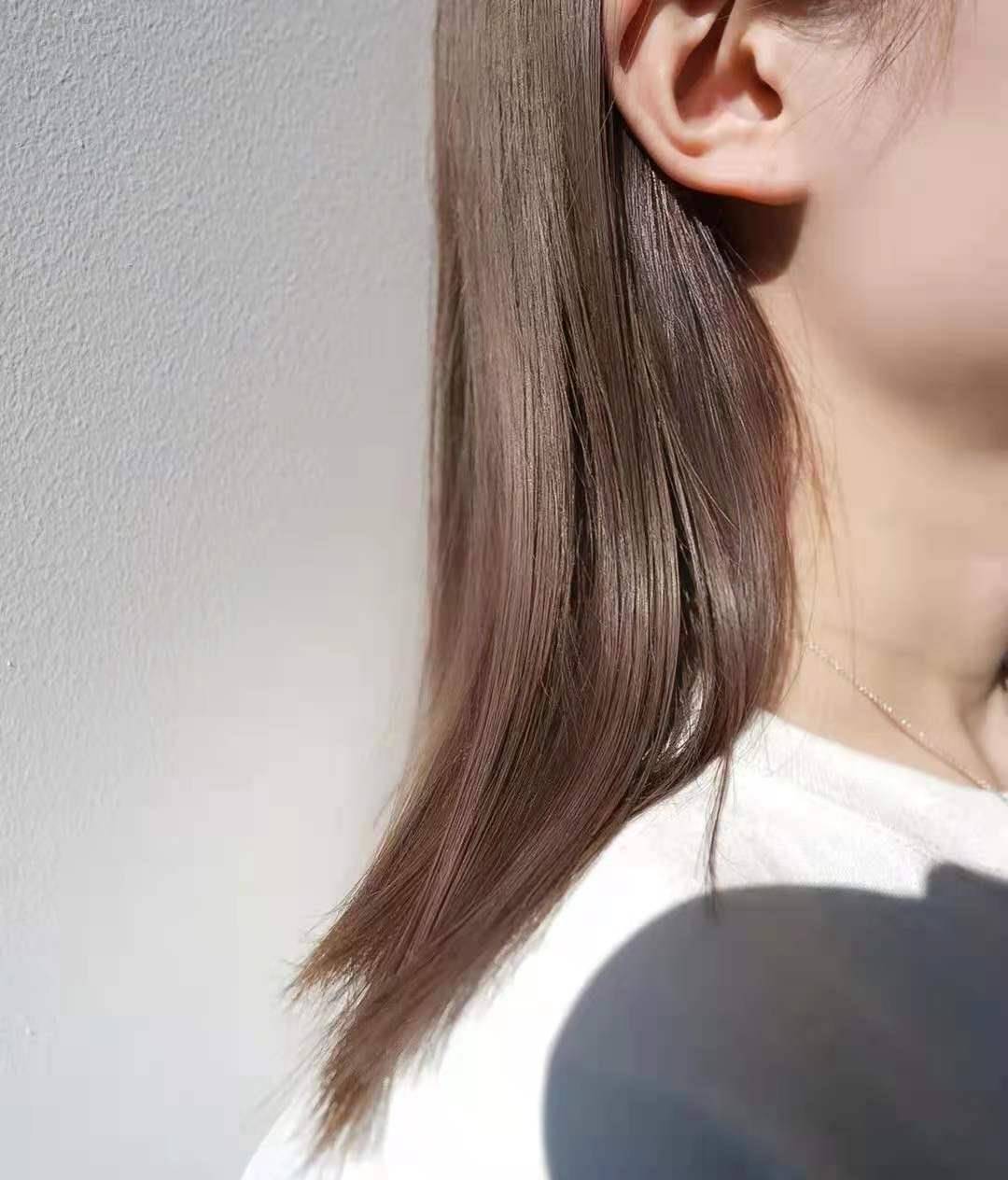 棕色|不用“漂色”不用“退色”，黑发一步染到位的生活色，显白又高级