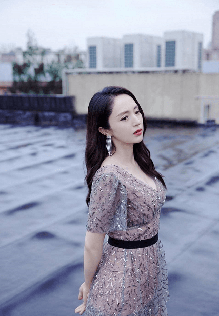 曲线|董璇越来越有女人味，穿薄纱裙秀“多肉”曲线，身材比例谁不心动