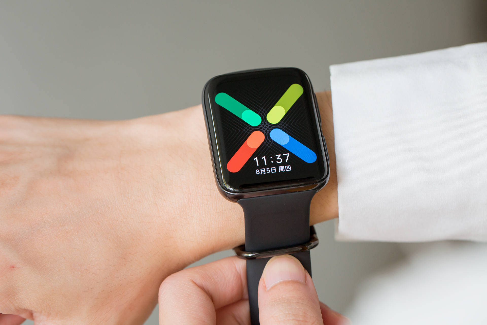 外观方面就不多费笔墨了,oppo watch 2的颜值可以说是智能手表产品中