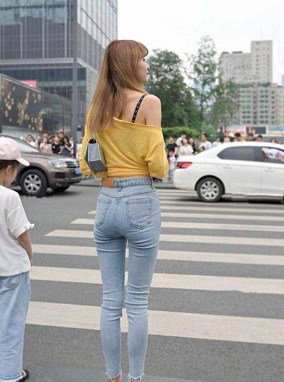 本人|时尚穿搭紧身牛仔裤，穿得春意盎然