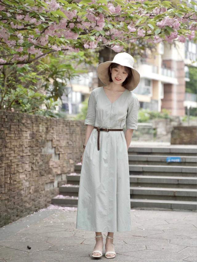 服装|谁说小个子想穿出气质很难？只有155cm的身高，穿上长裙显高显瘦