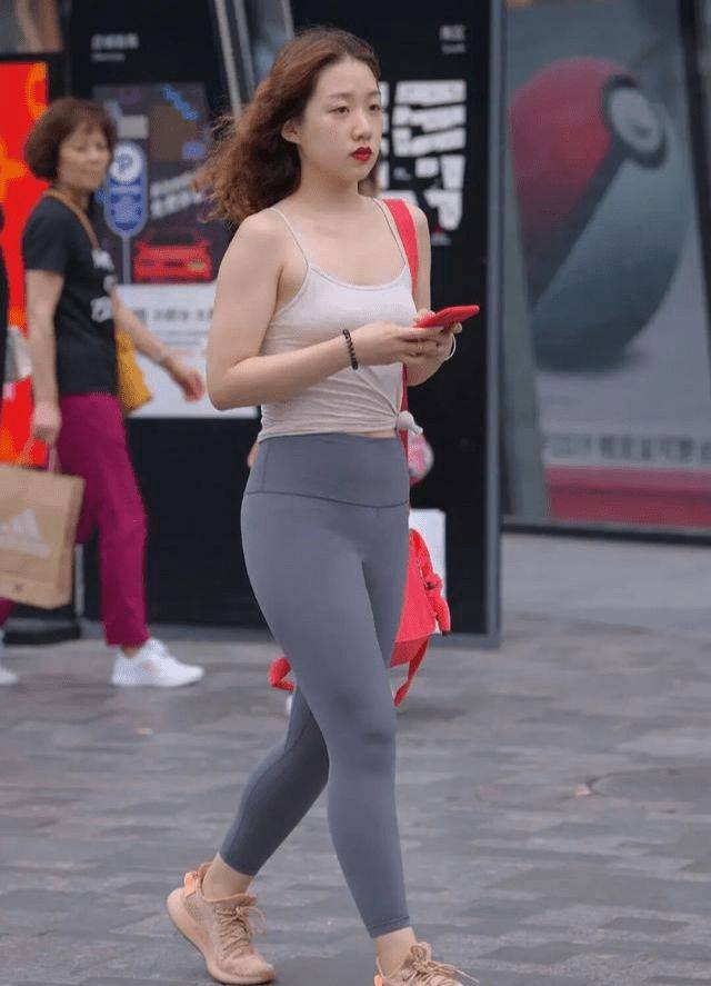感觉|想要显瘦又减龄的，试试修身瑜伽裤，焕发出新的光彩