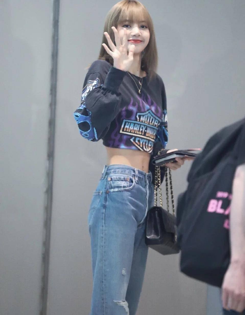 什么|夏天乱穿衣也不能少露脐装，Lisa穿的太棒，我真不嫉妒她51cm的腰