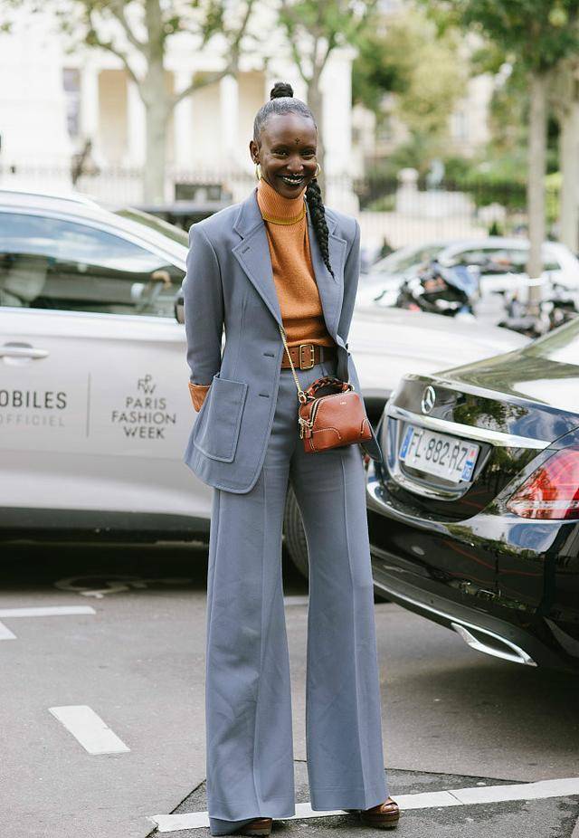 气息|秋季穿啥外套?到了巴黎街头才知道,还是这3个经典款有韵味