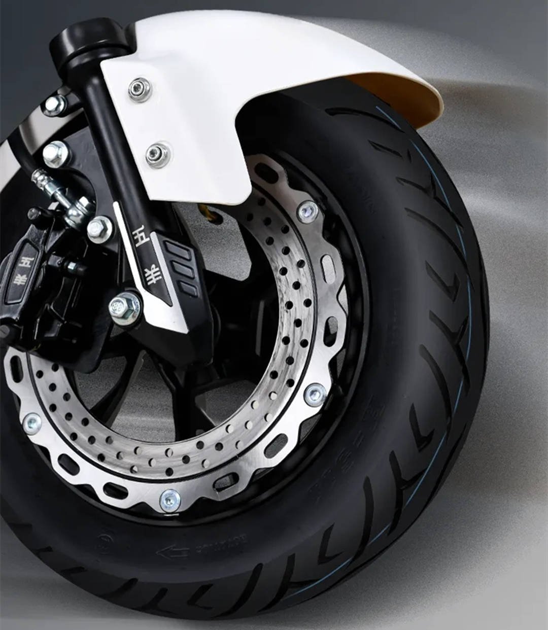 五羊又推一款高速电摩m11,配备72v50ah电池,续航超过150km!