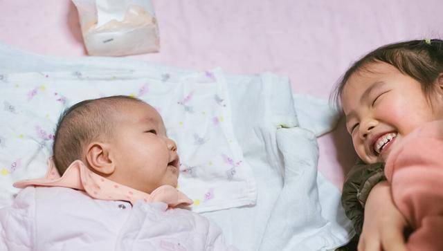 生下|黄磊坦言后悔生下三胎儿子，理由引起家长共鸣：还是早点生好