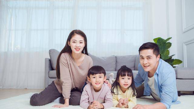 生下|黄磊坦言后悔生下三胎儿子，理由引起家长共鸣：还是早点生好