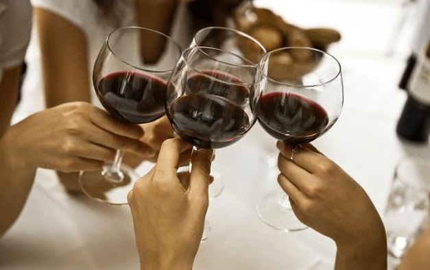 口感|桑葚酒真的可以降血压？并非危言耸听，桑果酒的作用有多种