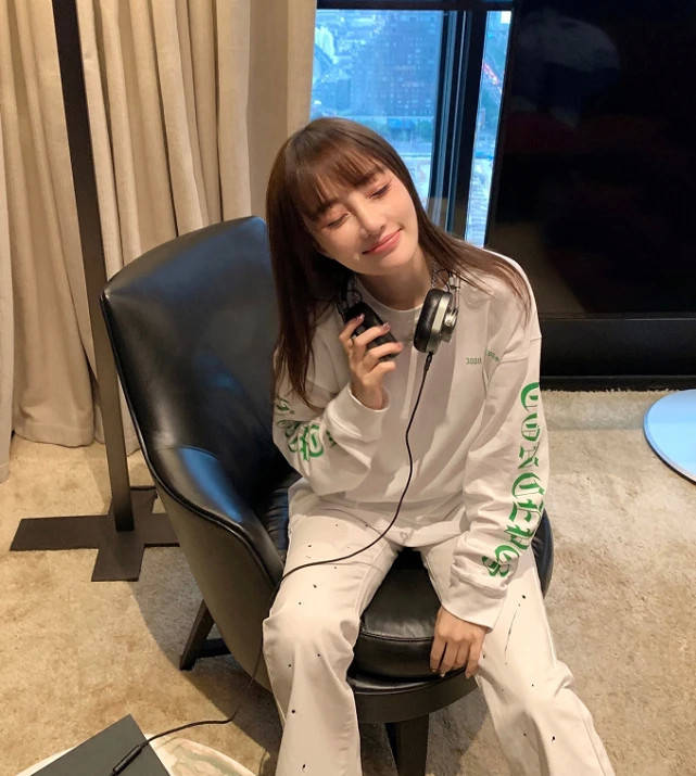 卫衣|有种“整容”叫李小璐卸妆,为证纯天然素颜直播:说她20岁我也信