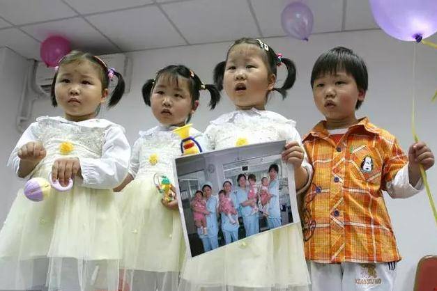 对比|独生家庭和二胎家庭谁更有优势？20年后对比差距，真实又戳心