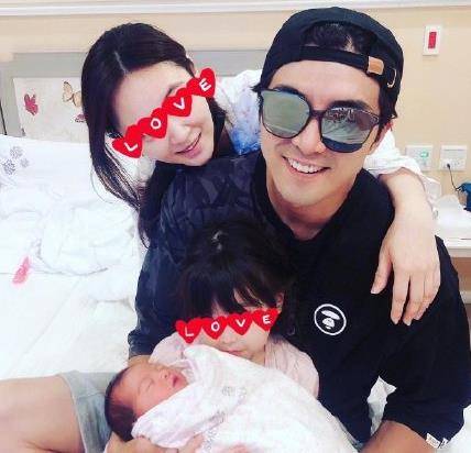 时间|贺军翔晒照二胎得女，满屏幸福，恭喜七夕来到的小公主了！