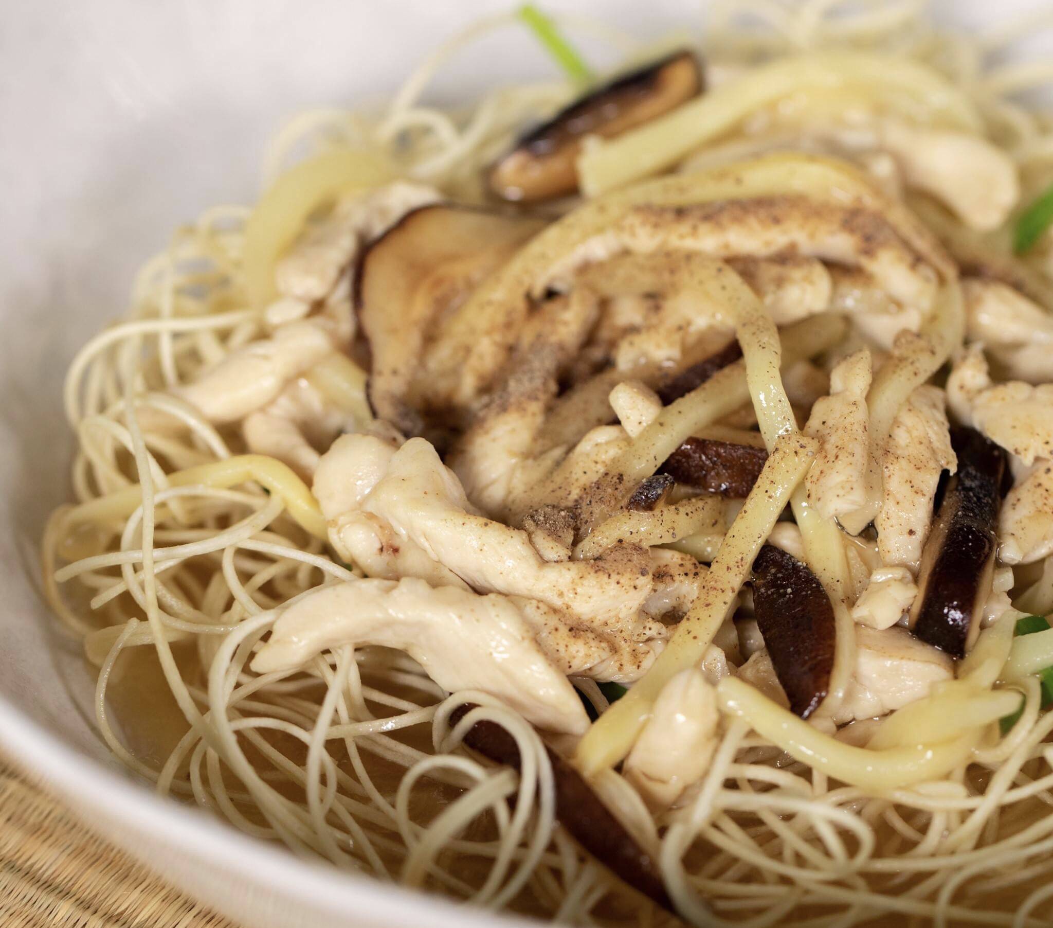 泰国美食,猪肉酿炸面