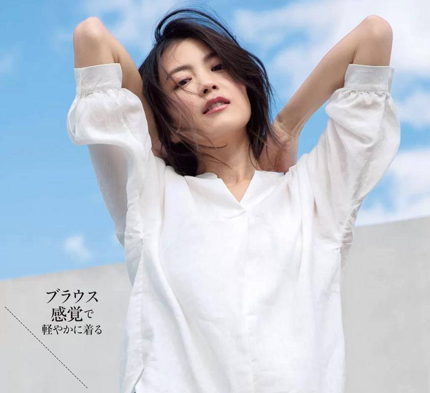 浅色|讲真，这才是适合40多岁女人的打扮，简单高级又大气！