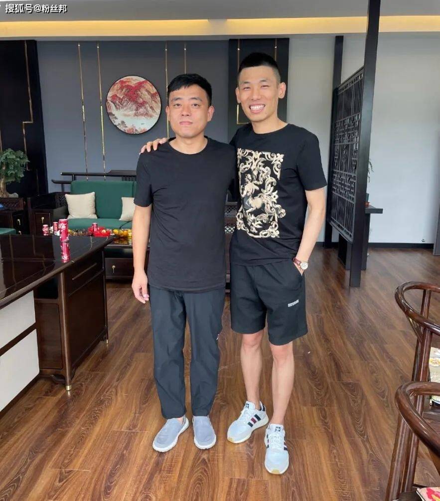 旭旭宝宝与铁山靠结交,美女网红牵线,两大平台一哥"梦幻联动"_刘二哈