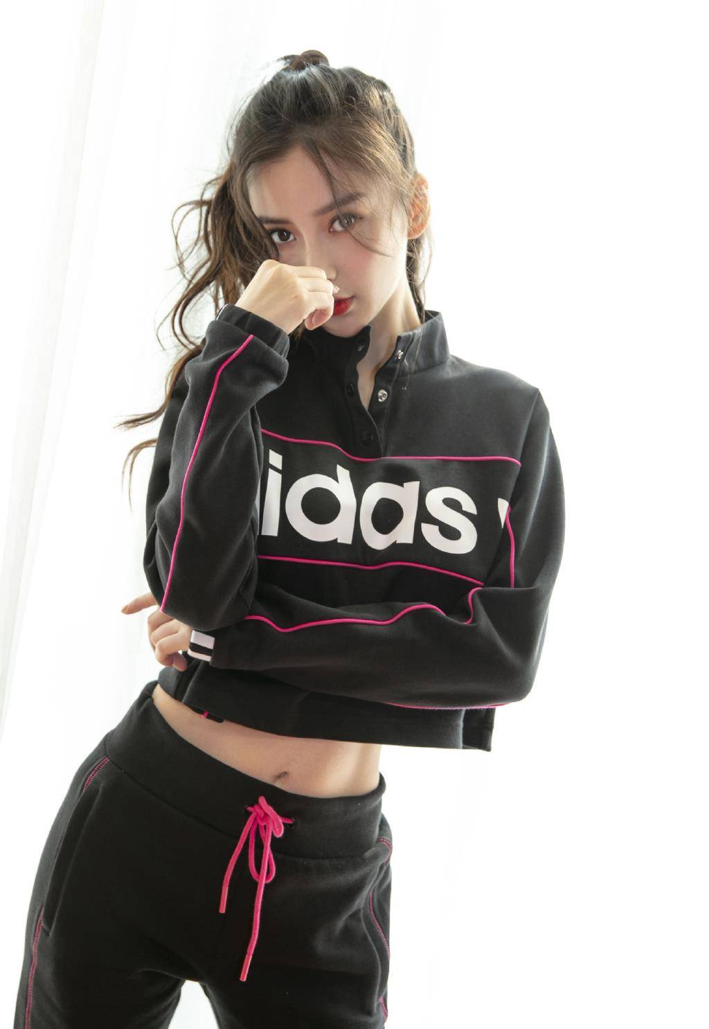 身材|Angelababy儿子长大了，身高快到妈妈腰，晒合影baby穿露腰装抢镜
