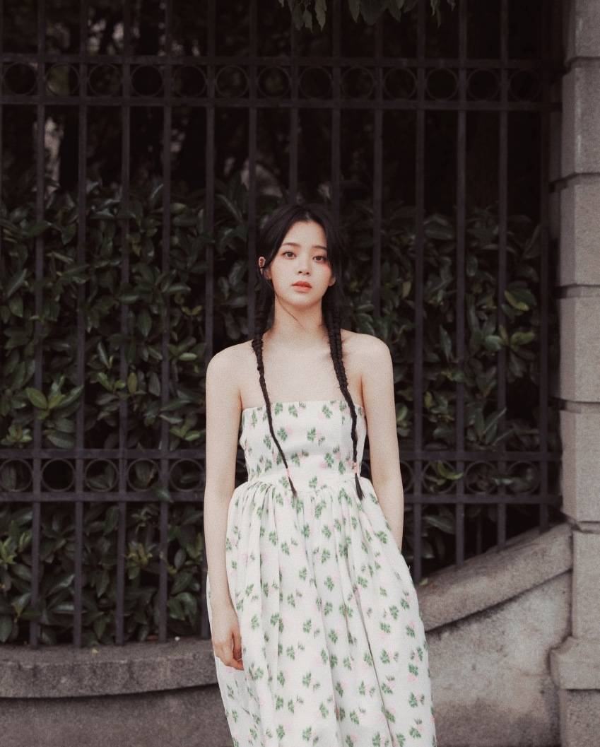 娜比|清纯甜姐蒋梦婕穿紧身透视裙撞衫Jennie，这样的她更有韵味了!