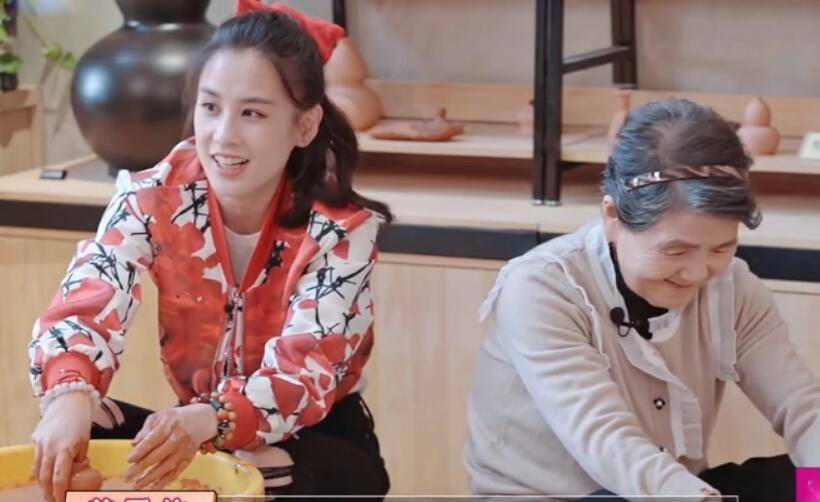 缺点|开播11期,拿放大镜终于找到黄圣依婆婆的缺点,这毛病媳妇都难忍