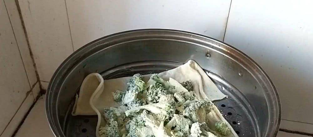 加入适量|吃了这么多年西兰花，只服这种做法，营养解馋，出锅面食也省了