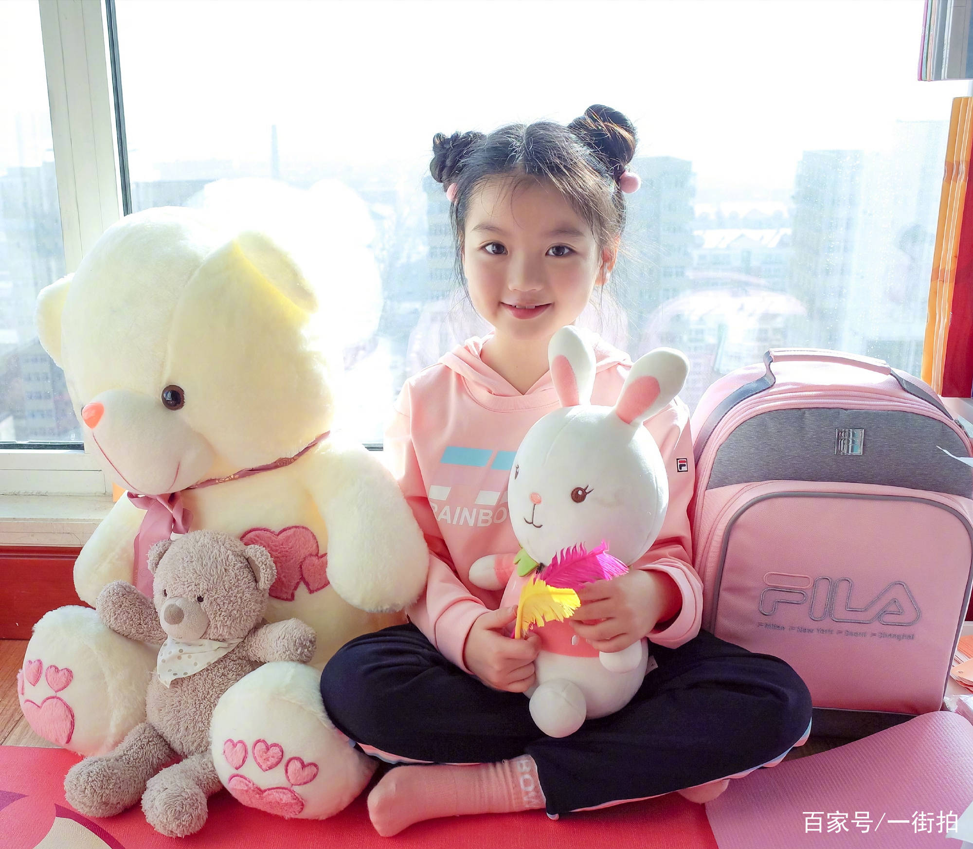 身材|阿拉蕾晒照,一身运动装在家健身,小小年纪身材比例太出众