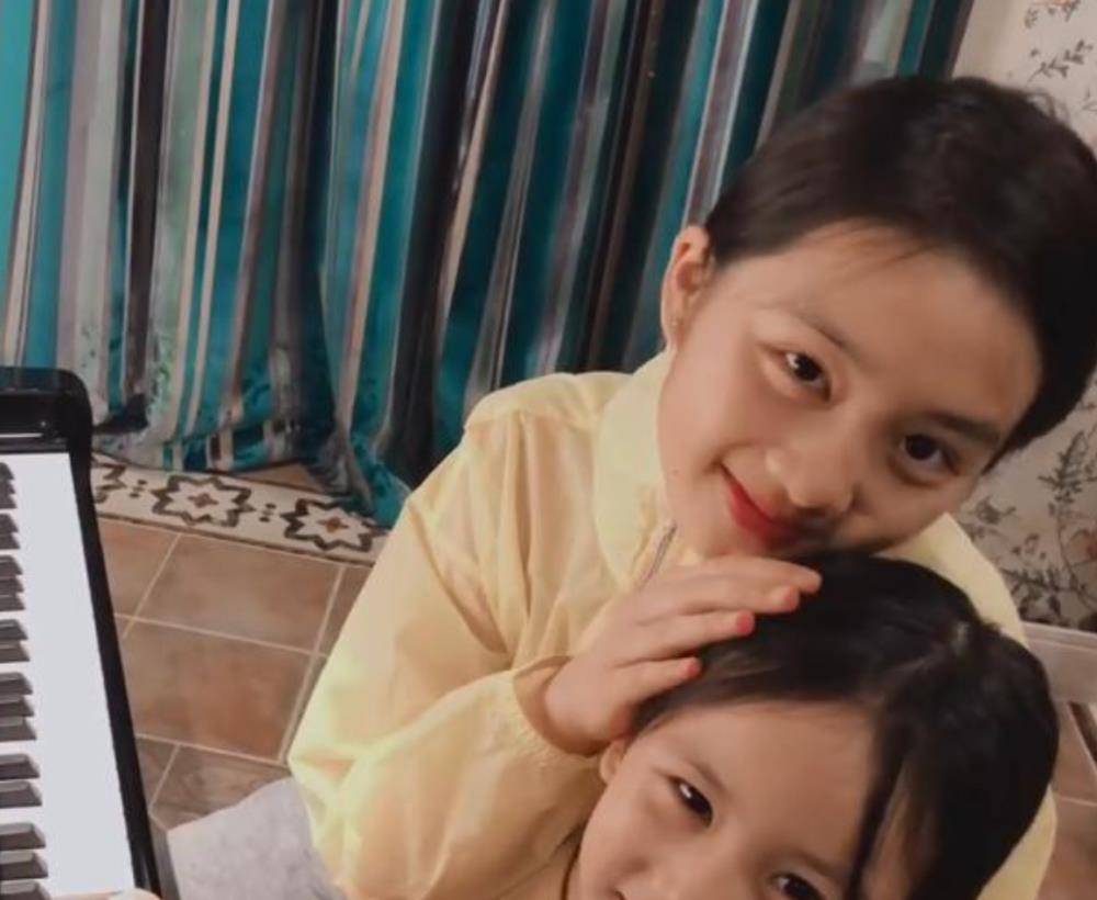 眉头|黄磊报警后首现身拍戏，寸头造型发福明显，眉头紧皱疑受造谣影响