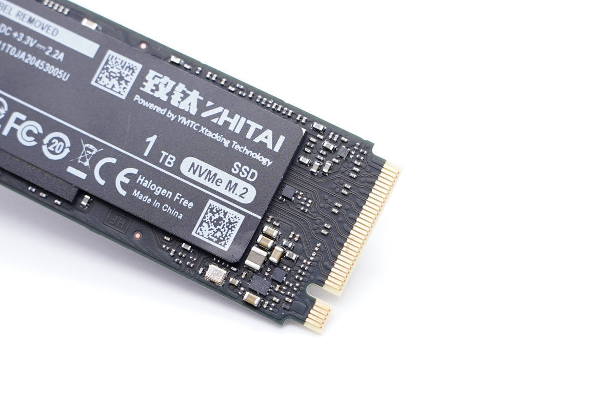 2 ssd固态硬盘为标准的2280长度规格,正面标注着产品的型号为pc005.